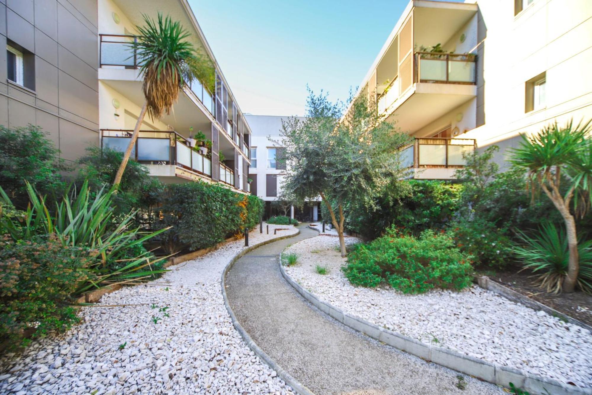 T2 Florescence Proche Montpellier Parking Castelnau-le-Lez Exteriör bild